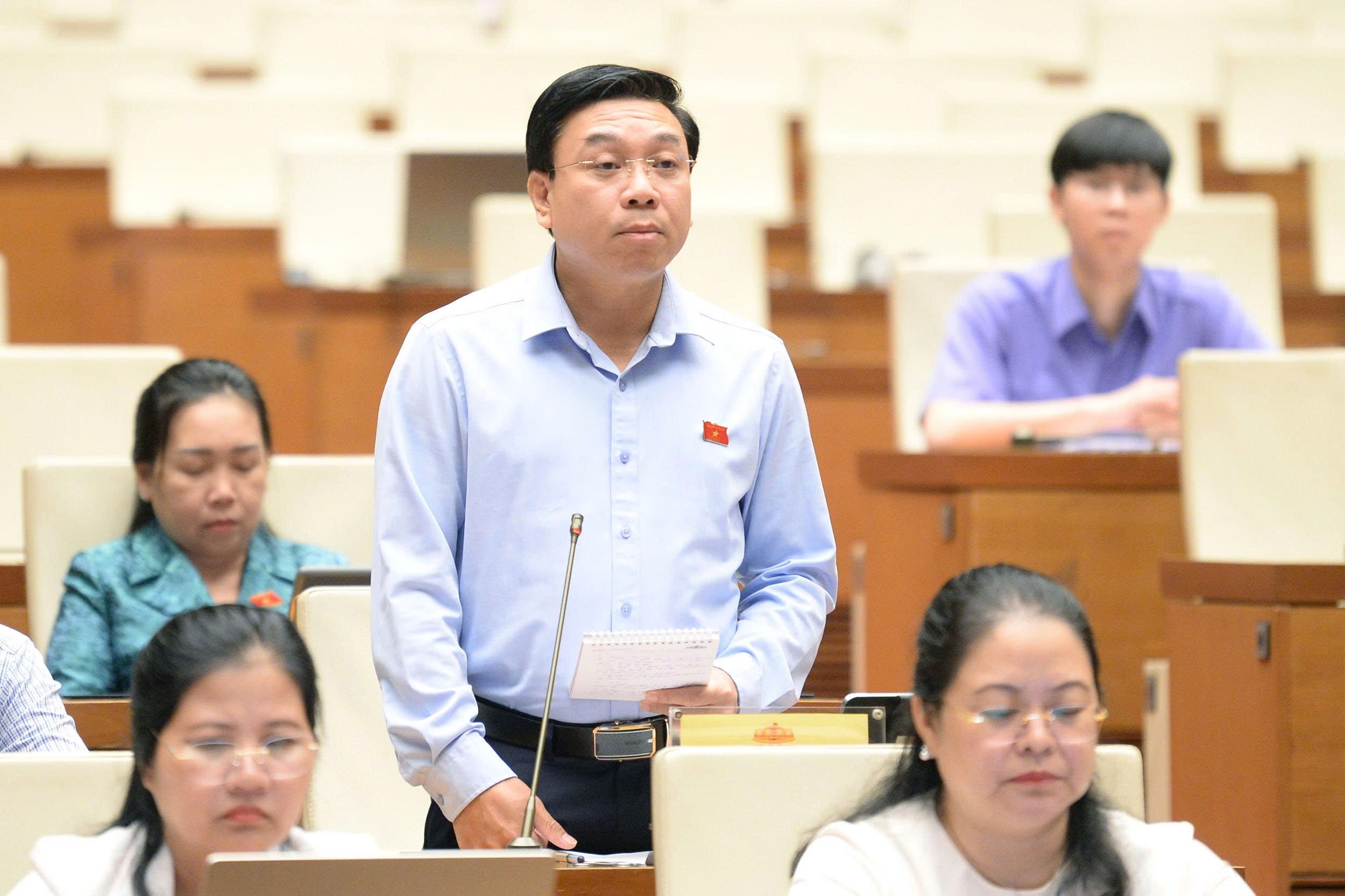 Lo 'lạm dụng' khi viên chức được ký thêm hợp đồng, điều hành doanh nghiệp bên ngoài- Ảnh 2.