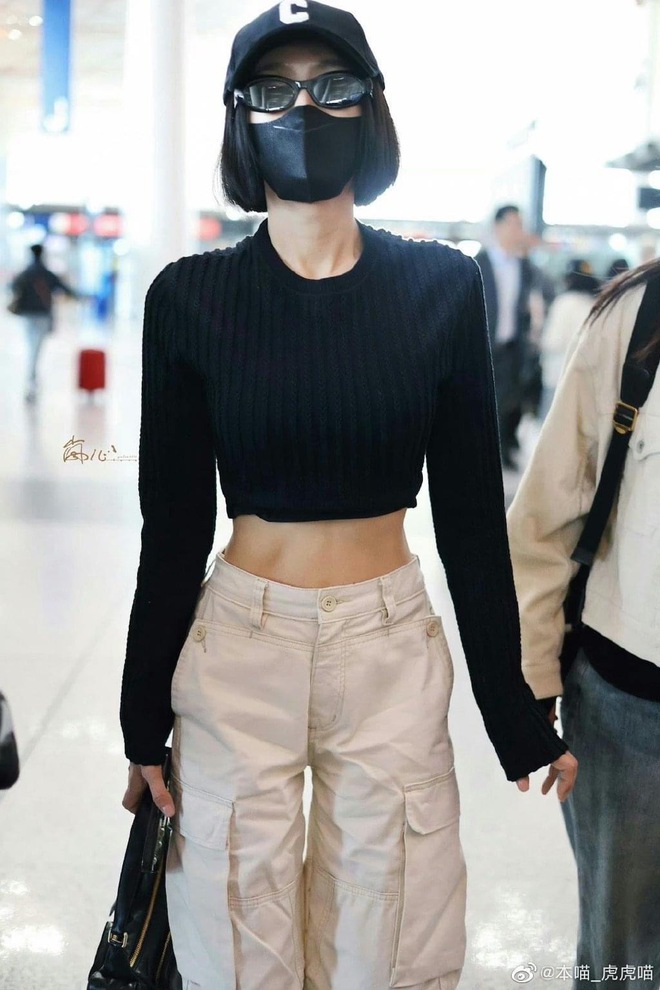 Nữ diễn viên 46 tuổi lộ eo khó tin, không hổ danh 