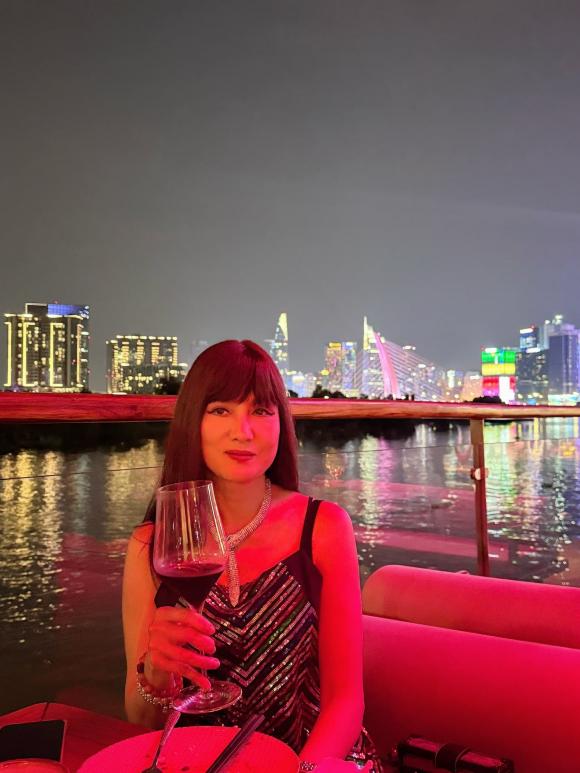 Sao Việt 11/10, tin sao việt mới nhất