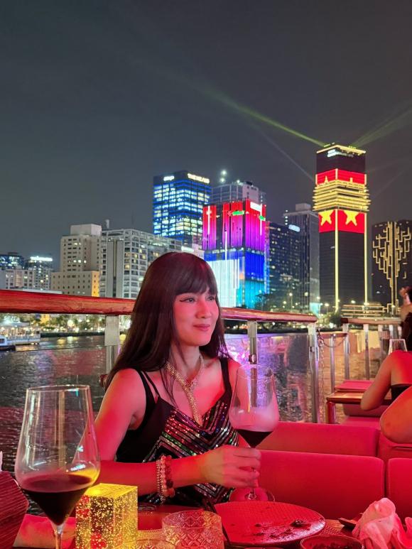 Sao Việt 11/10, tin sao việt mới nhất