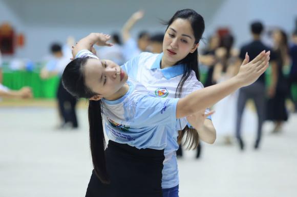 Sao Việt 11/10, tin sao việt mới nhất