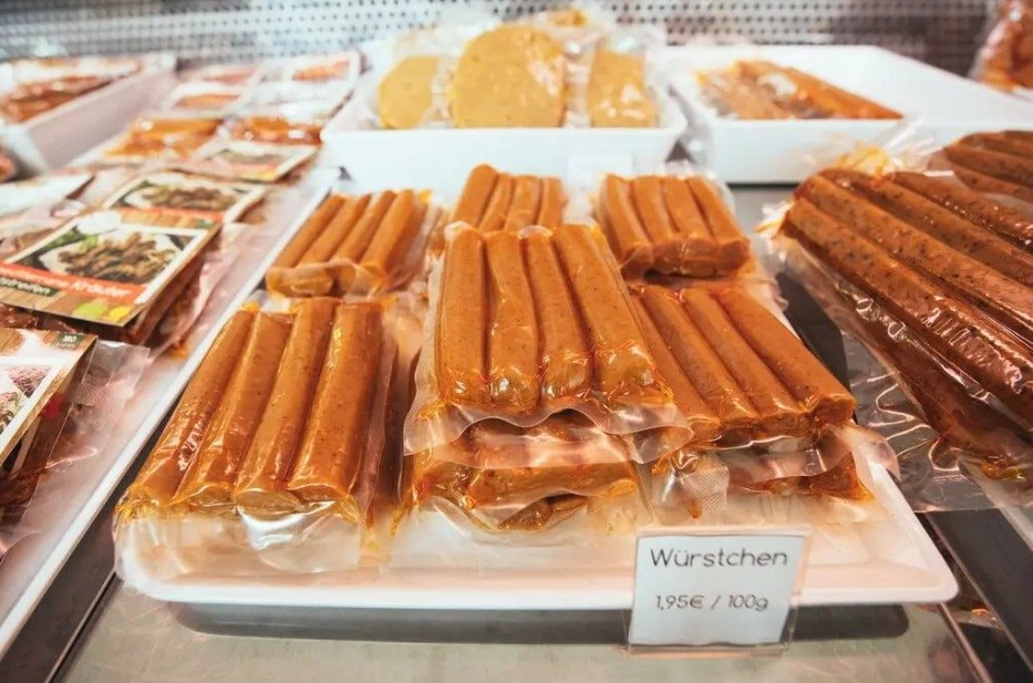 Chuyện lạ: Châu Âu yêu cầu xúc xích, bánh burger phải có thịt- Ảnh 4.