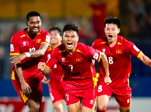 Thử đoán HLV Kim Sang-sik sẽ thử nghiệm những gì khi Việt Nam tái đấu Nepal?
- Ảnh 2.