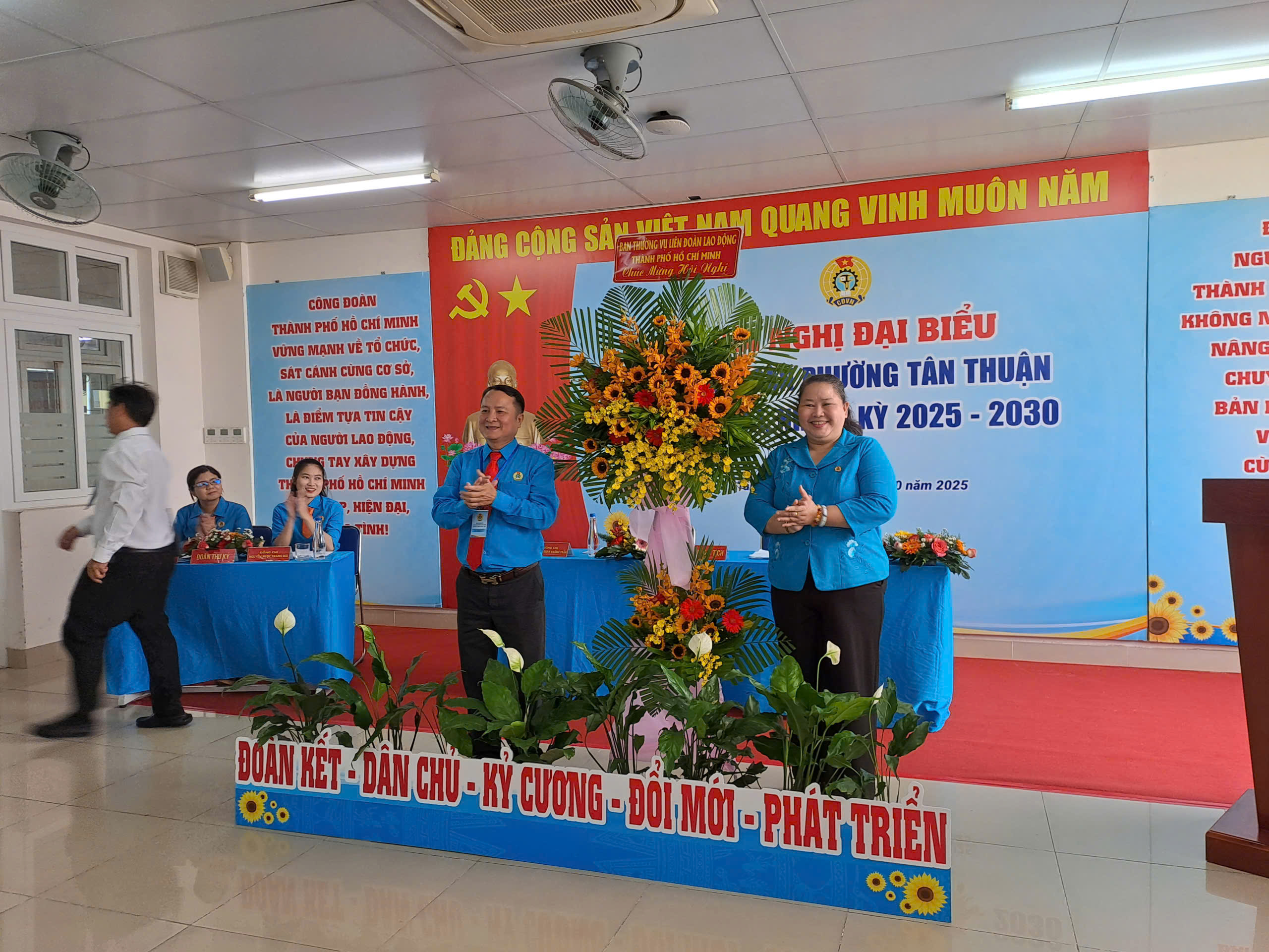 Ông Nguyễn Văn Phương được chỉ định giữ chức Chủ tịch Công đoàn phường Tân Thuận - Ảnh 2.