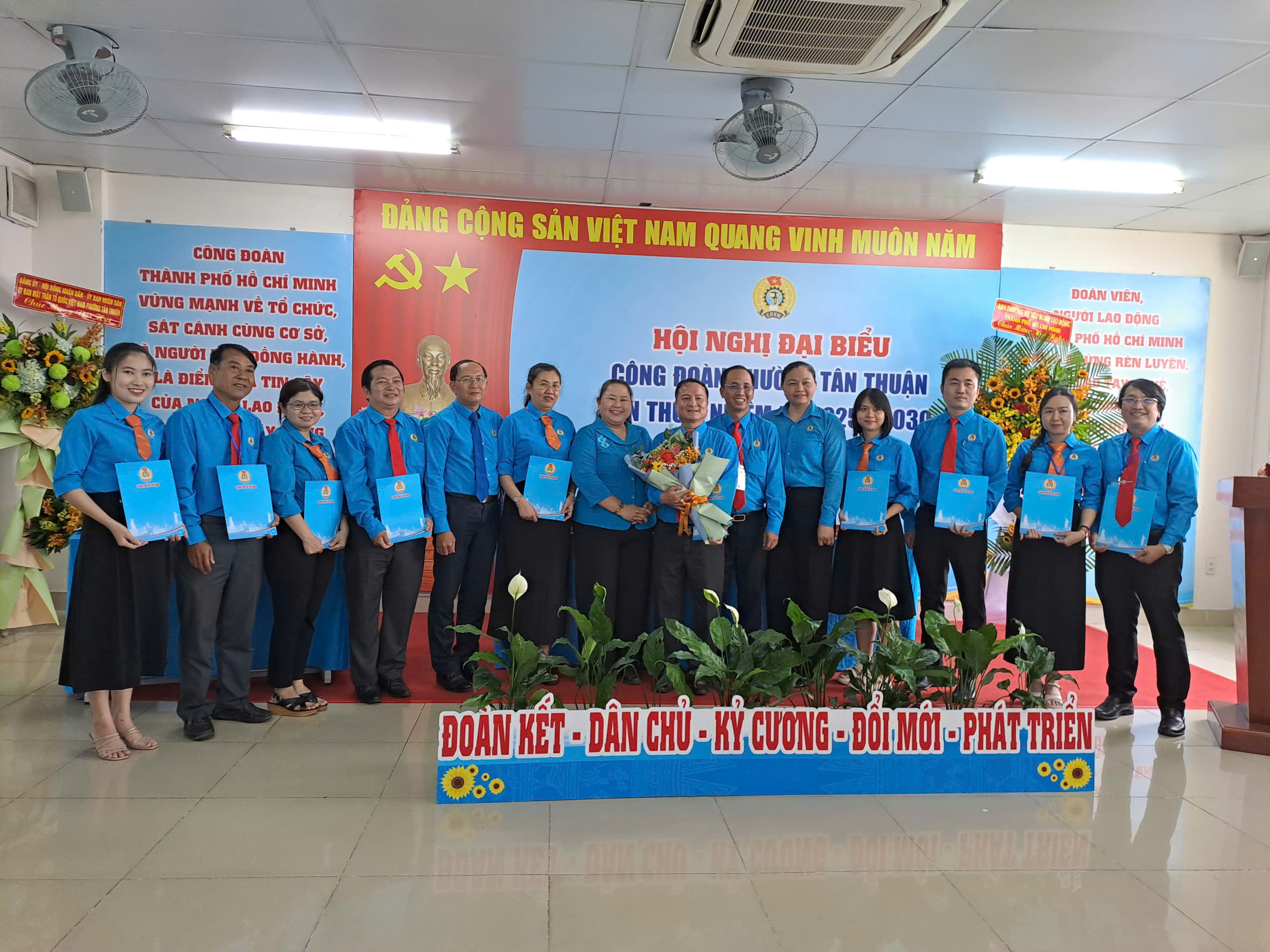 Ông Nguyễn Văn Phương được chỉ định giữ chức Chủ tịch Công đoàn phường Tân Thuận - Ảnh 8.