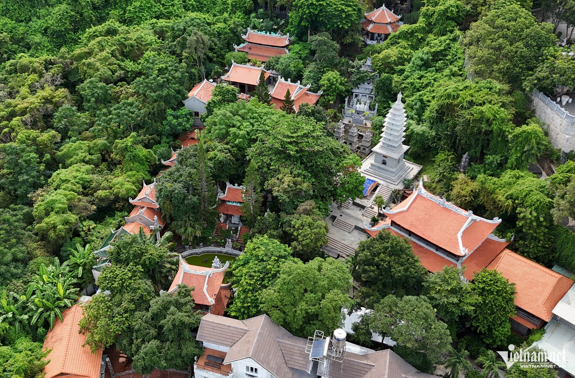Bên trong chùa Linh Phong nơi kim quan Trưởng lão Hòa Thượng Thích Trí Tịnh nhập tháp - Ảnh 5.