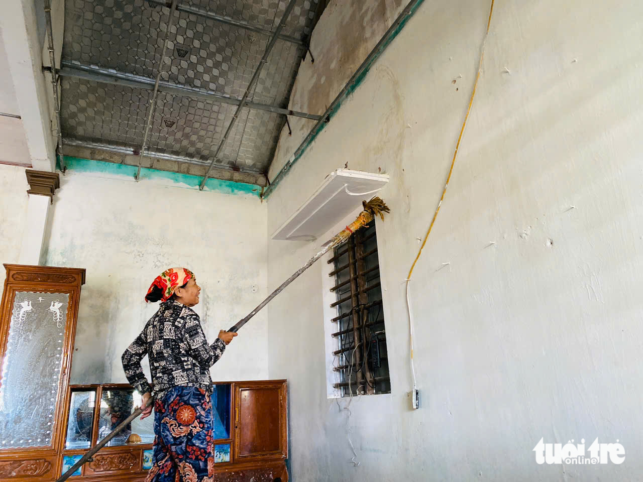 Lợp lại mái nhà sau dông bão từ nguồn hỗ trợ của báo Tuổi Trẻ - Ảnh 9.