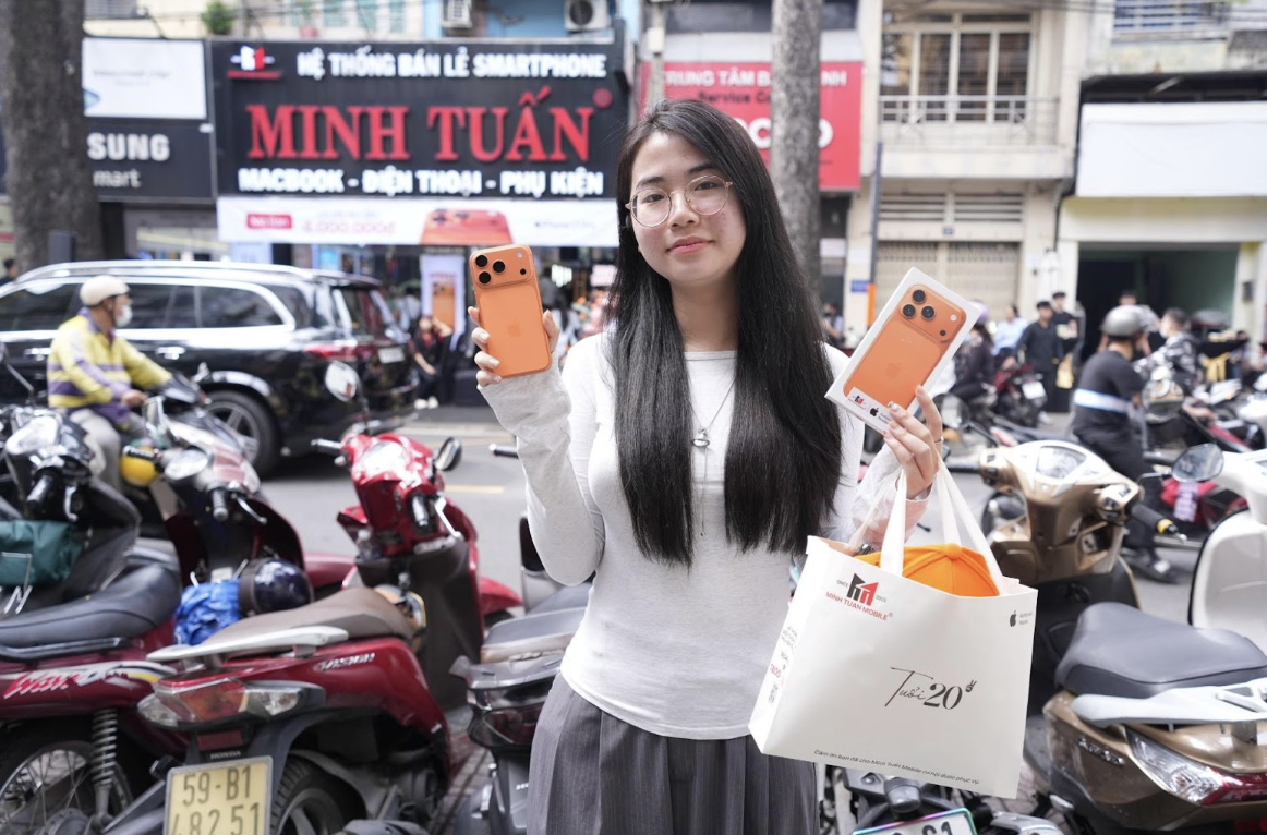 Người Việt đầu tiên sở hữu iPhone 17 'đồng nhịp thế giới' nói gì?- Ảnh 2.