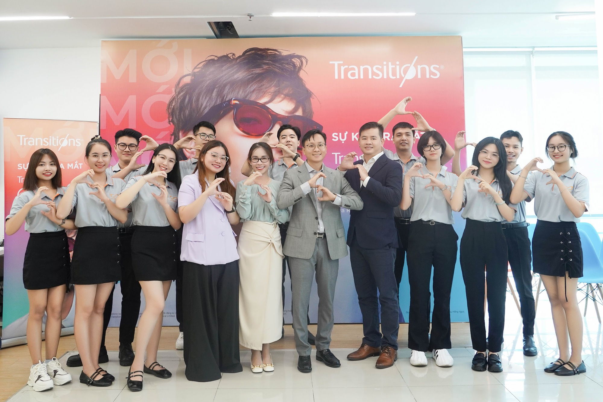 Mắt kính Shady tiên phong xu hướng với tròng kính Transitions GEN S- Ảnh 2.