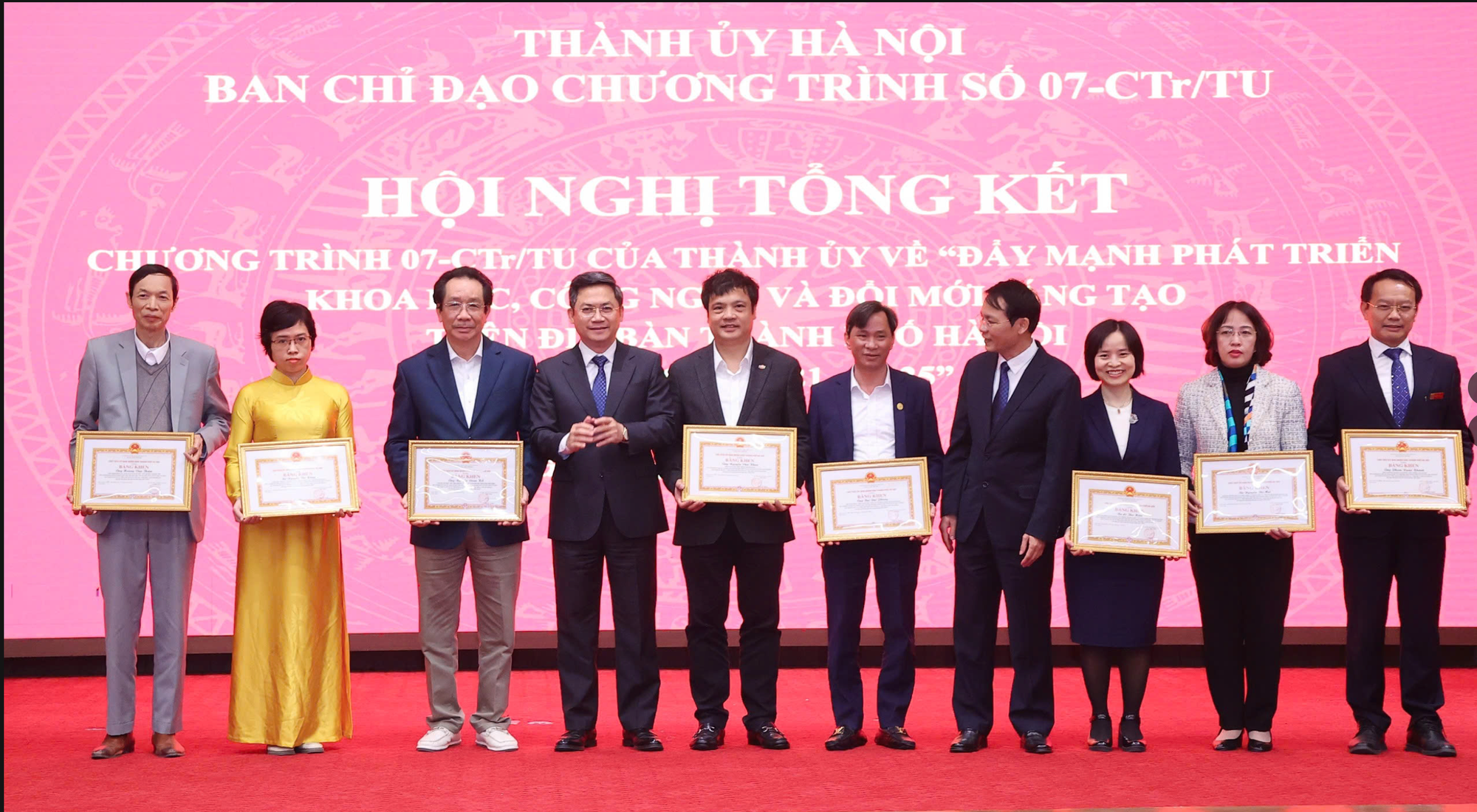 FPT nhận bằng khen từ Thành ủy Hà Nội về phát triển khoa học công nghệ và đổi mới sáng tạo- Ảnh 2.