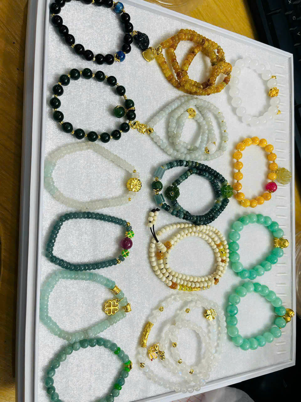 Charm vàng đốn tim giới trẻ - Vừa mang ý nghĩa may mắn, vừa giúp tích trữ- Ảnh 2.