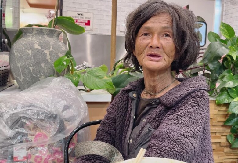 Xót xa tình cảnh hiện tại của nữ ca sĩ Việt hóa điên đi lang thang trên phố, đồng nghiệp: amp;#34;Buồn và đau lòng quáamp;#34; - 9