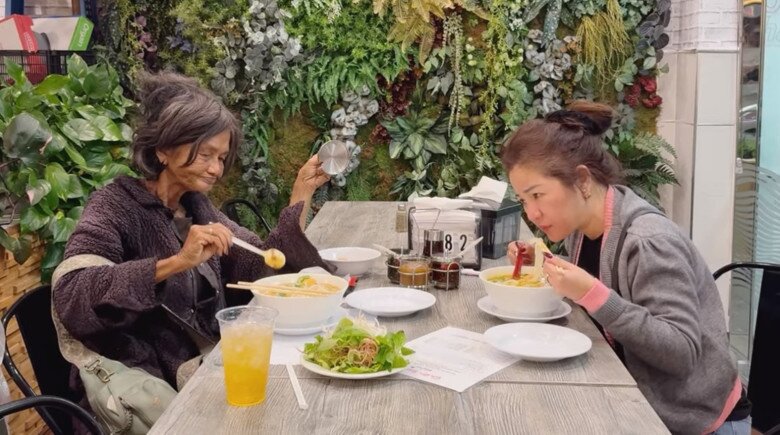 Thúy Nga nhiều lần giúp đỡ Kim Ngân, thậm chí vướng thị phi vì điều này.