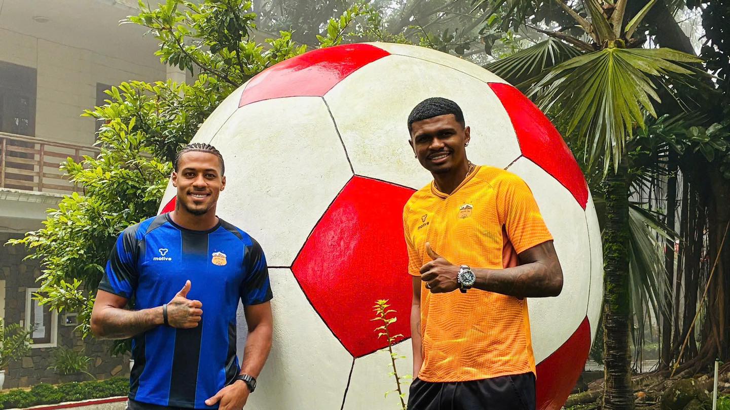 HAGL chiêu mộ 2 tân binh ‘cực lạ’, cương quyết… giã từ cuộc chiến trụ hạng - Ảnh 2.