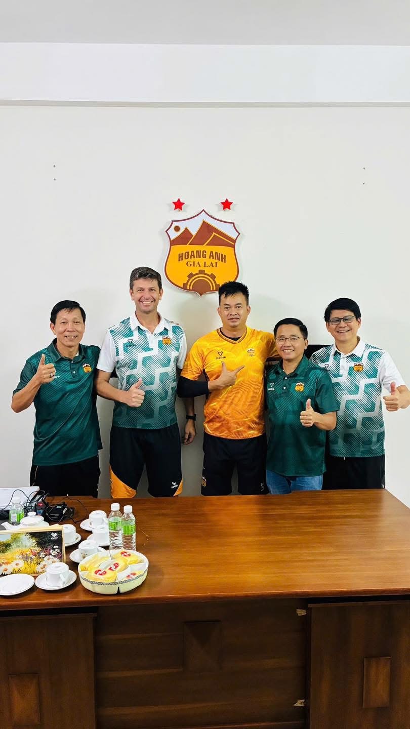 HAGL chiêu mộ 2 tân binh ‘cực lạ’, cương quyết… giã từ cuộc chiến trụ hạng - Ảnh 5.