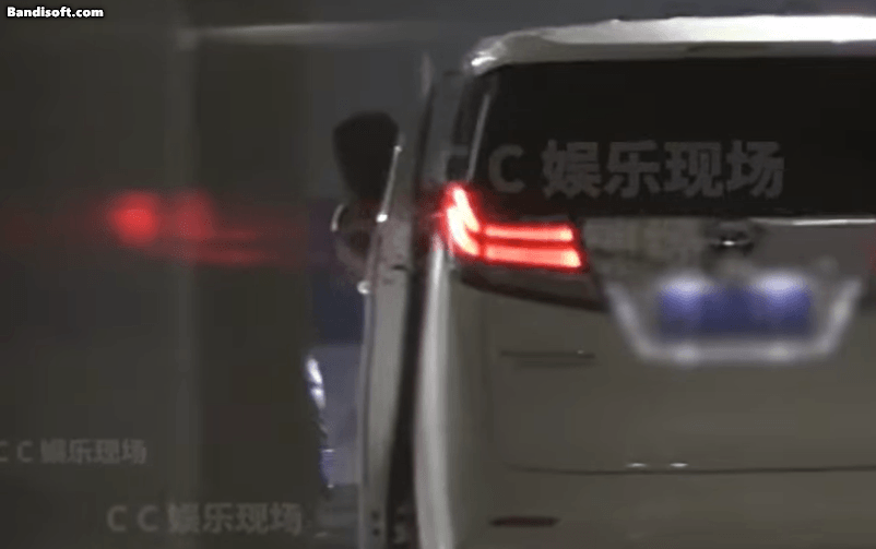 1 cặp đôi phim giả tình thật lộ clip lén lút hẹn hò: Nhà trai vừa đẹp vừa giỏi, nhà gái hot ơi là hot - Ảnh 2. 1 cặp đôi phim giả tình thật lộ clip lén lút hẹn hò: Nhà trai vừa đẹp vừa giỏi, nhà gái hot ơi là hot - Ảnh 2.