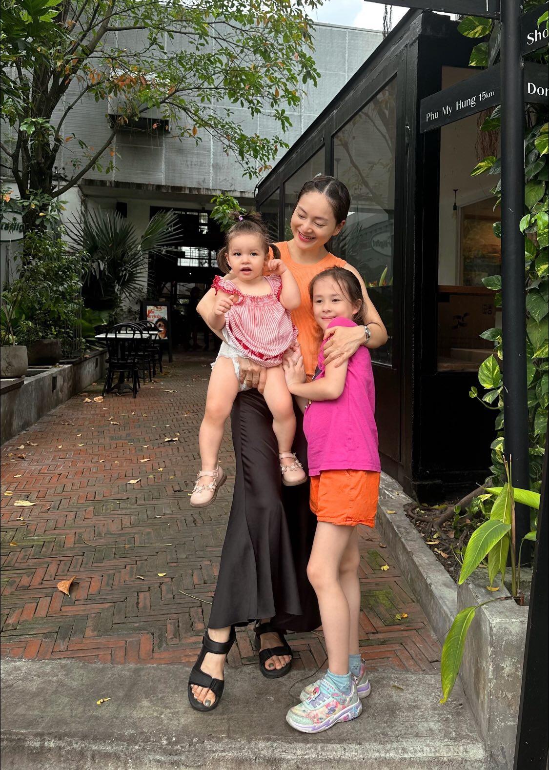 Hậu ly hôn, nữ diễn viên tận hưởng tự bình yên bên 2 con.