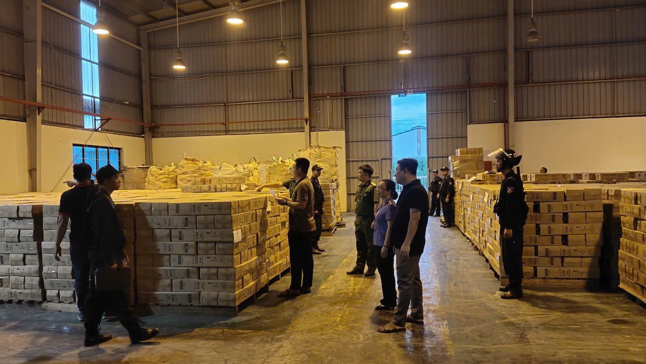 Bắt tạm giam Giám đốc Công ty Sản xuất bình chữa cháy giả tại Phú Thọ - Ảnh 4.