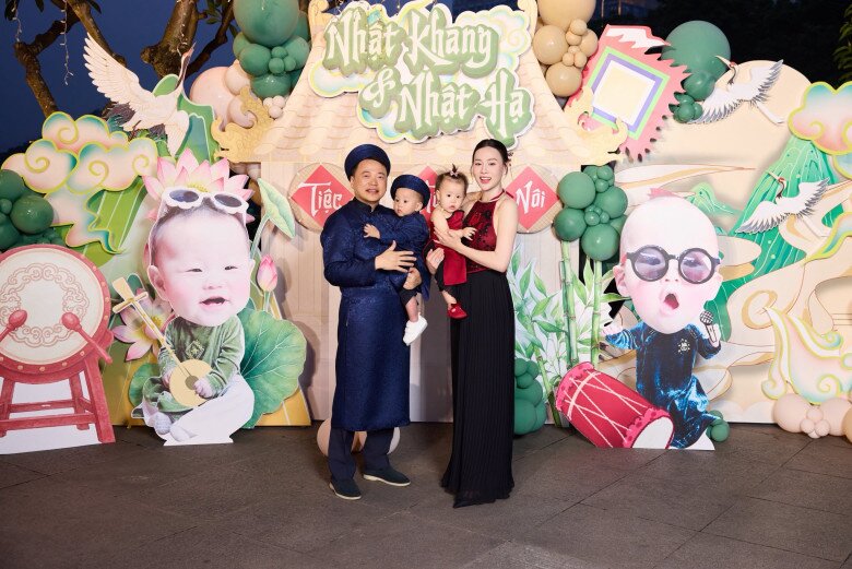 Phương Oanh - Shark Bình có tổ ấm viên mãn bên 2 con song sinh.