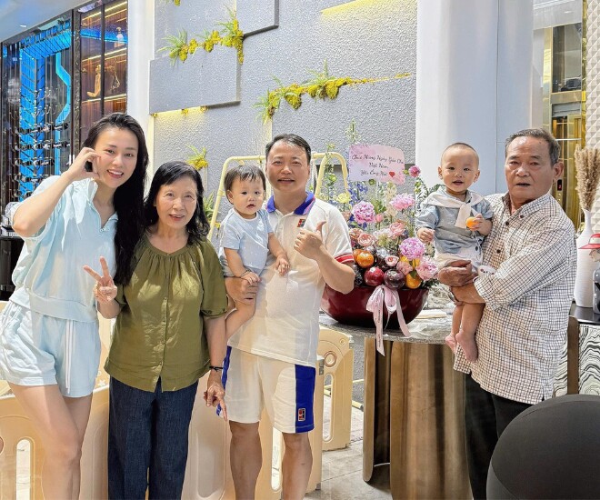 Phương Oanh được bố mẹ chồng yêu thương như con gái.