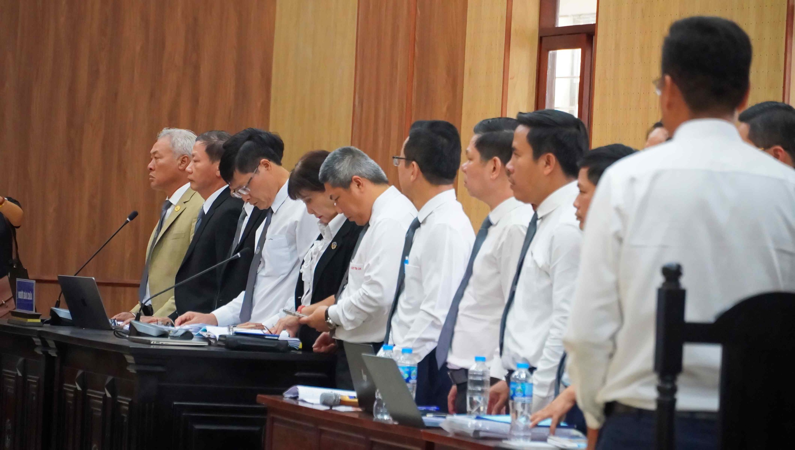 Đang xét xử hàng loạt cựu công chức trong vụ án 