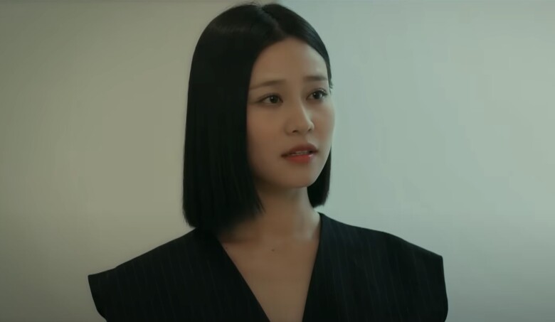 Tú (Quỳnh Châu) – cô thủ lĩnh nhỏ của Đại bản doanh nay đã trở thành giám đốc điều hành của công ty OEC do Viễn thành lập.