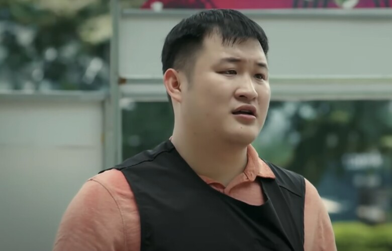 Chiến Đo mở sạp đồ ăn và vẫn giữ mối quan hệ thân thiết với Tú và Thư.