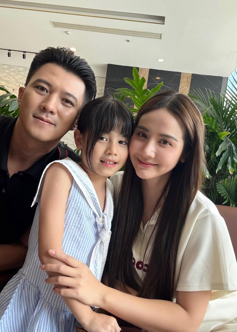 Bức ảnh “nhá hàng” được Hà Tiến Dũng (vai Viễn) và Huyền Lizzie (vai Ngân) đăng tải.