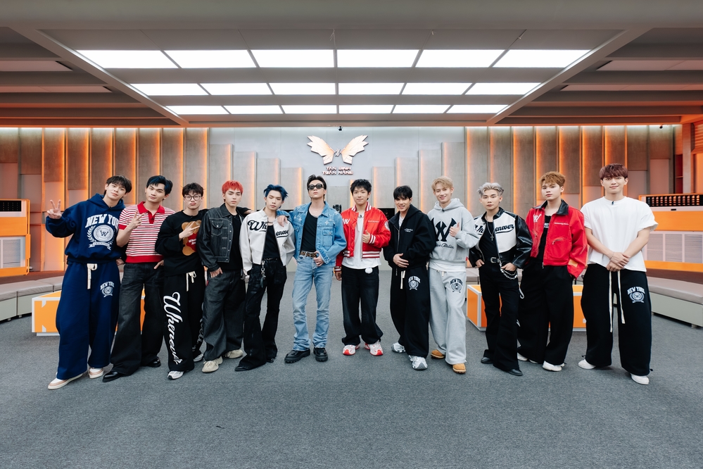  
SOOBIN là người dẫn dắt các thí sinh ở đội hình thăng cấp.