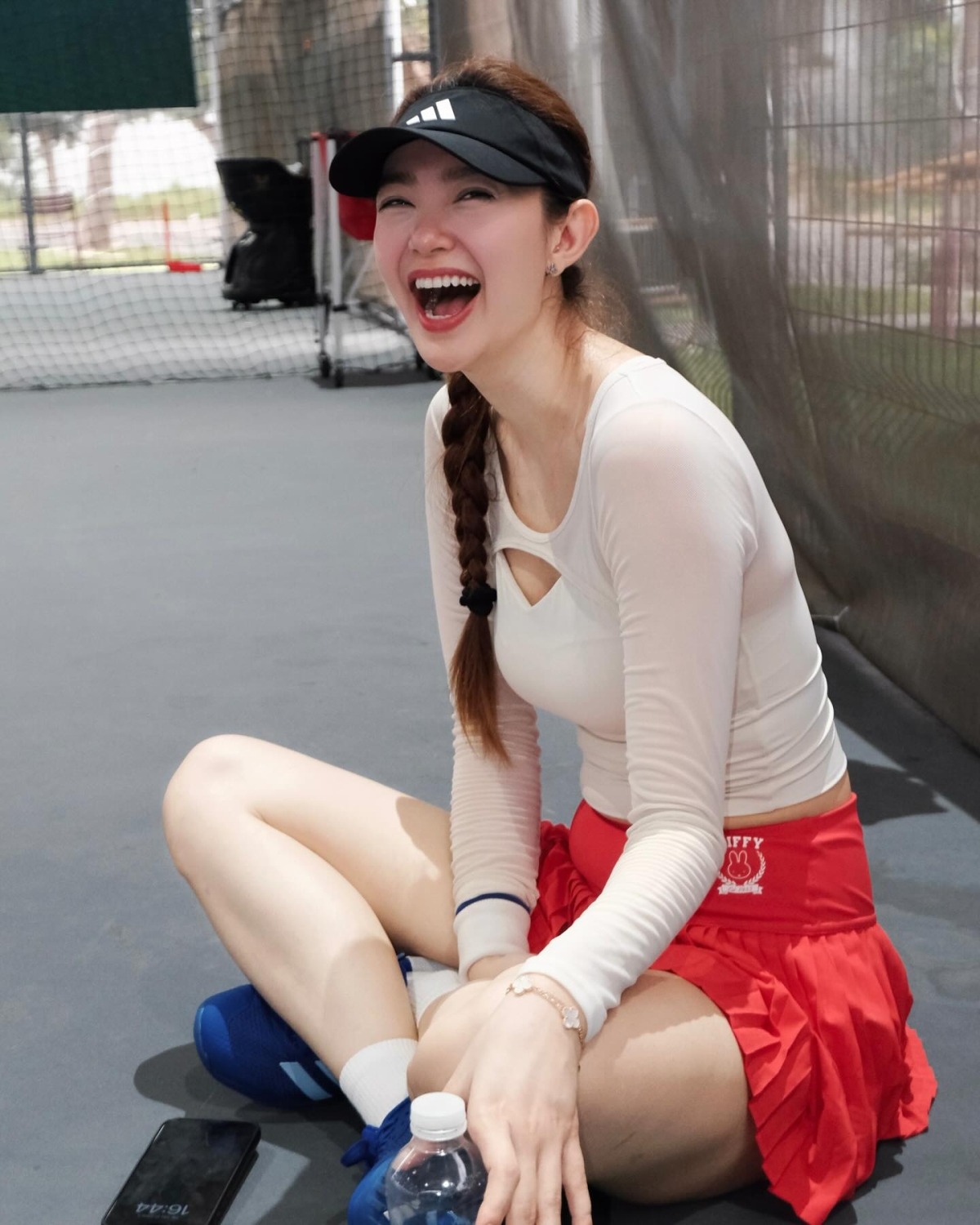 "Chị đẹp sân pick" đúng chuẩn dâu hào môn: Được chồng tặng luôn cho loạt sân tập đắt đỏ, nhìn qua quy mô là thấy đẳng cấp quốc tế - Ảnh 6.