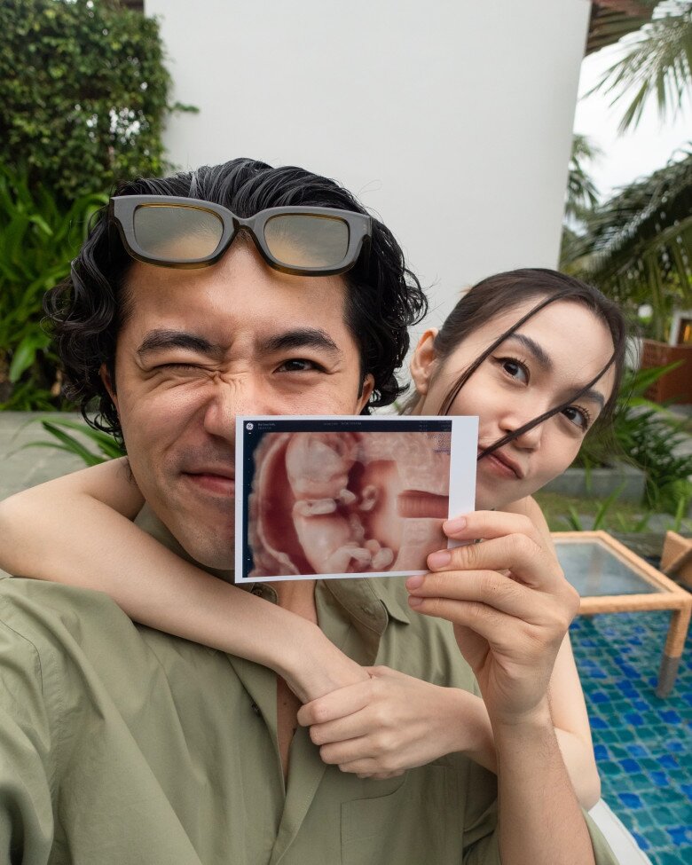 Có ái nữ, cuộc sống của cặp đôi thêm nhiều tiếng cười.