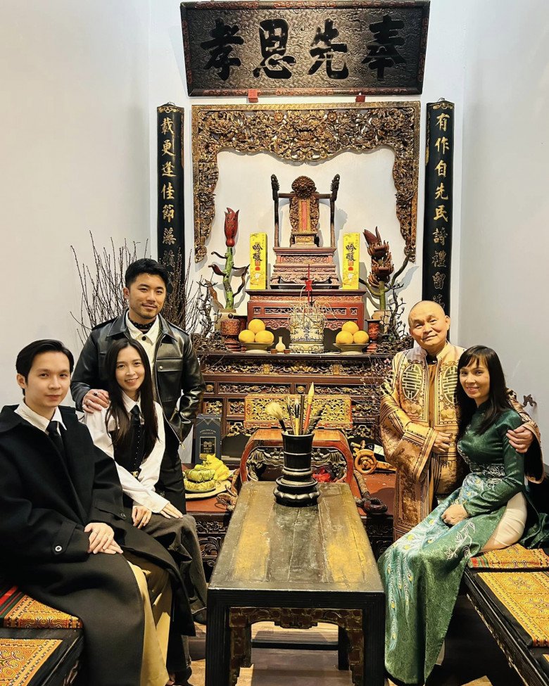 Ở tuổi U70, vua hài đất Bắc tận hưởng cuộc sống bình yên bên con cháu.