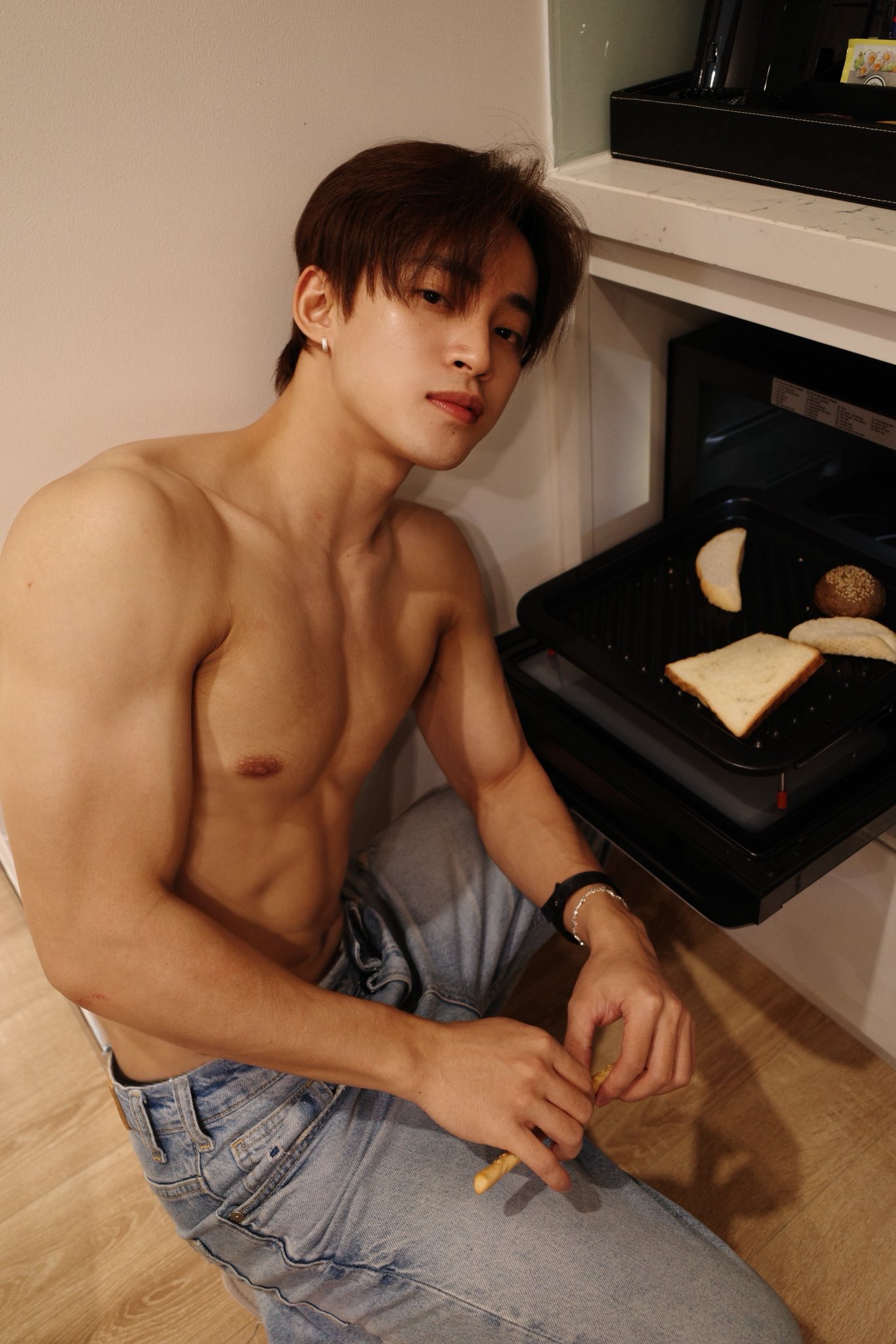 Á hậu Việt công khai hẹn hò trai đẹp 6 múi, thấp hơn 10 cm?- Ảnh 8.