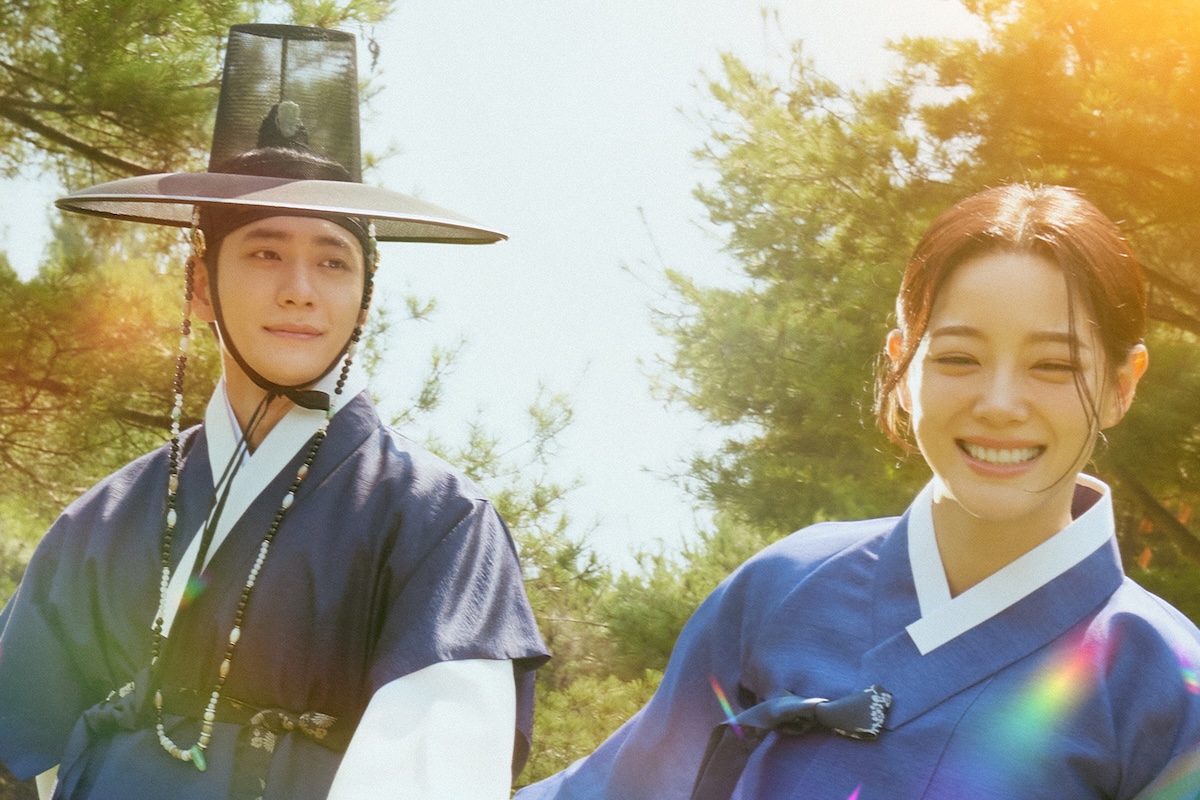 Những bộ phim Hàn xứng đáng "cày xuyên đêm" trong tháng 10 này: Từ chuyện tình nghìn năm tới cuộc hoán hồn dưới trăng- Ảnh 9.