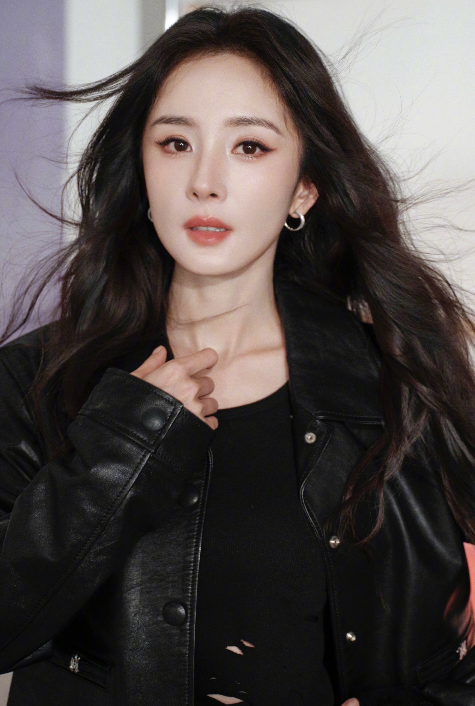 Muôn kiểu phủ nhận “dao kéo” của mỹ nhân Cbiz: Dương Mịch nhổ răng, Triệu Lộ Tư giảm cân- Ảnh 2.