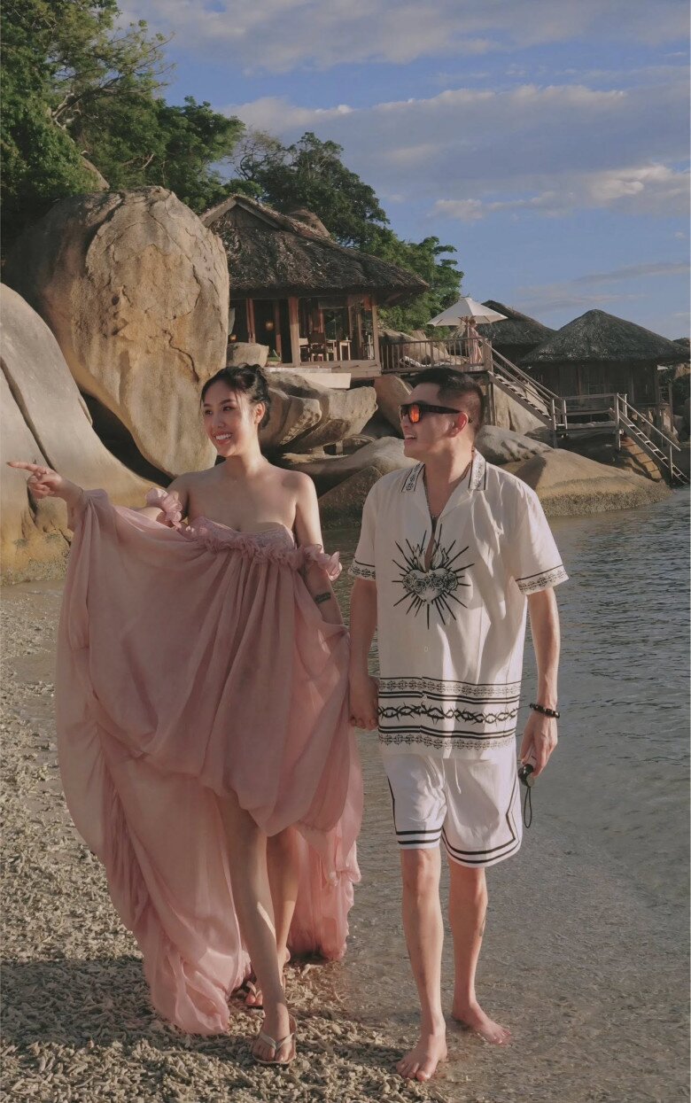 Bạn gái Quang Minh khoe cảnh con hôn tới tấp vào điện thoại khi bố đi làm xa, quý tử bé xíu đã sống tình cảm 6 Quang Minh và Tăng Khánh Chi từng vấp phải nhiều ý kiến tranh cãi trái chiều.