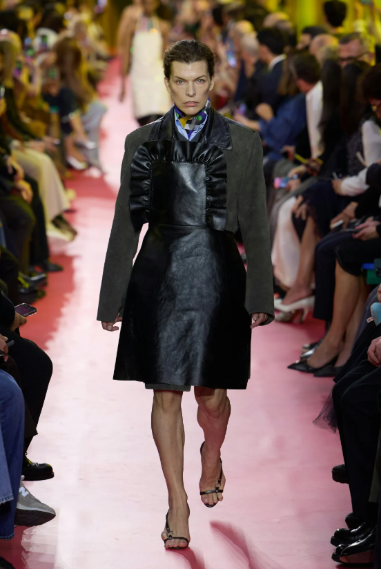 Không nhận ra nữ thần bốc lửa của Resident Evil sau 23 năm- Ảnh 2.