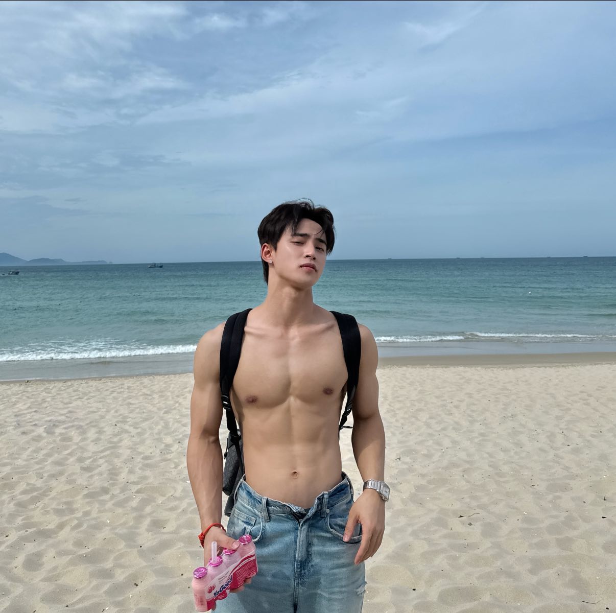 Á hậu Việt công khai hẹn hò trai đẹp 6 múi, thấp hơn 10 cm?- Ảnh 5.