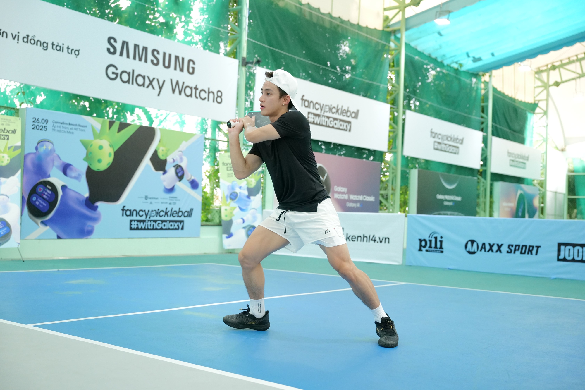 Á hậu Việt công khai hẹn hò trai đẹp 6 múi, thấp hơn 10 cm?- Ảnh 10.