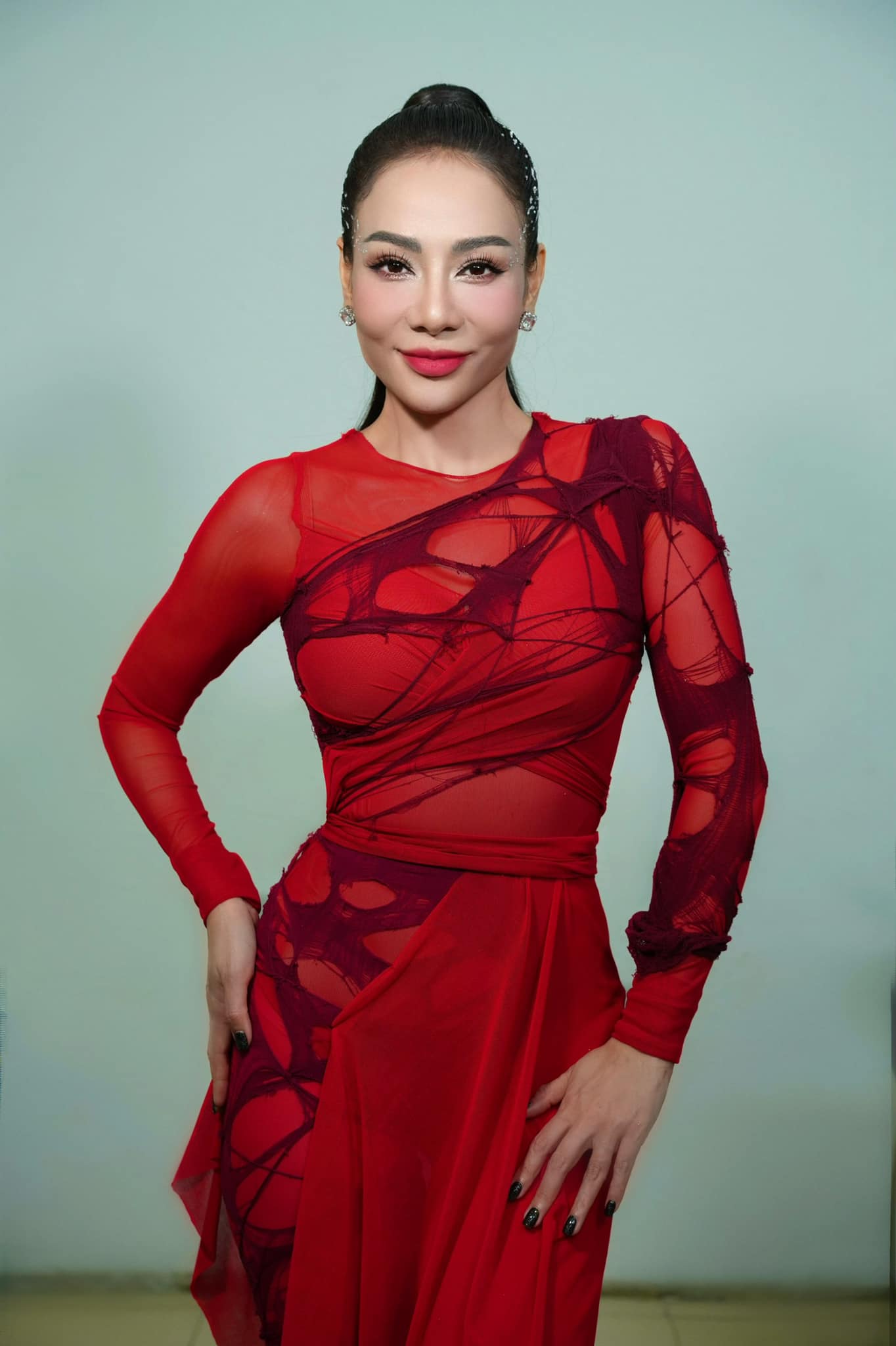 Nữ ca sĩ Việt lấy chồng tỷ phú: Chỉ đi hát cho vui, mới gặp đã bị giục kết hôn, sắm đồ hiệu mỏi tay- Ảnh 2.