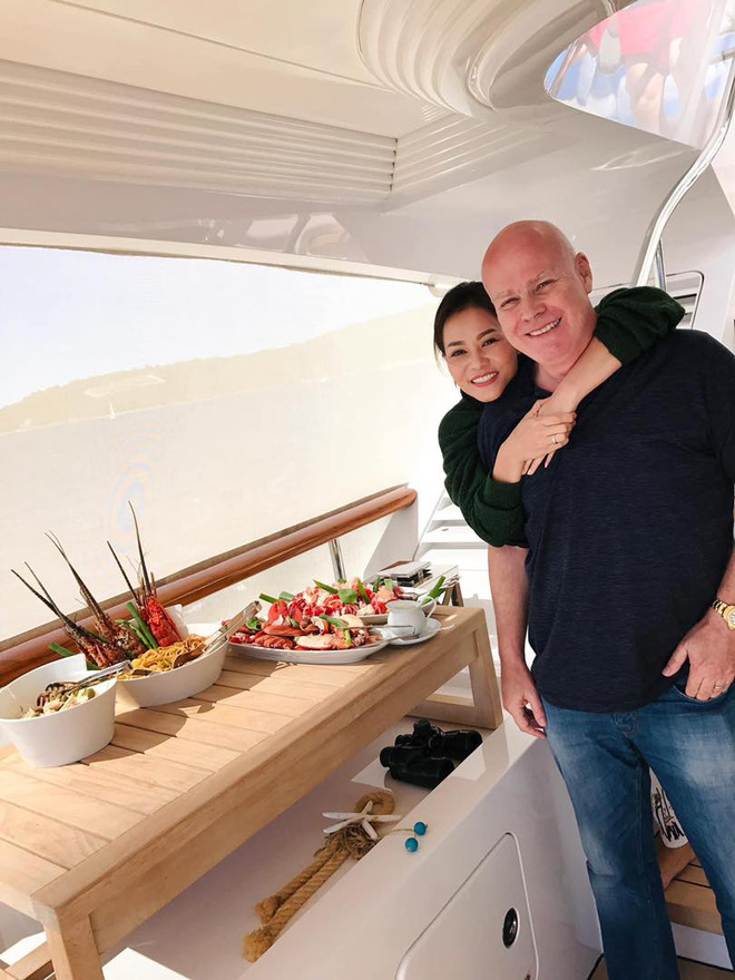 Nữ ca sĩ Việt lấy chồng tỷ phú: Chỉ đi hát cho vui, mới gặp đã bị giục kết hôn, sắm đồ hiệu mỏi tay- Ảnh 8.