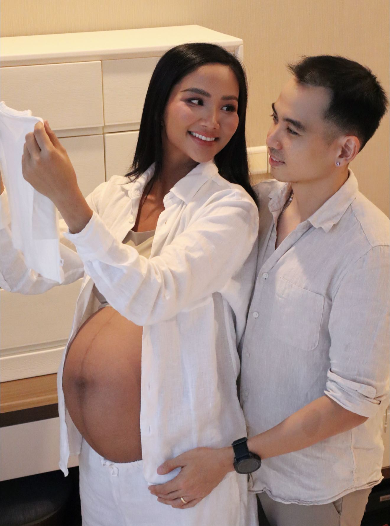 Hoa hậu H'Hen Niê lên tiếng sau khi bị mỉa mai tư thế đẻ: Không ai dạy tôi làm mẹ!- Ảnh 7.