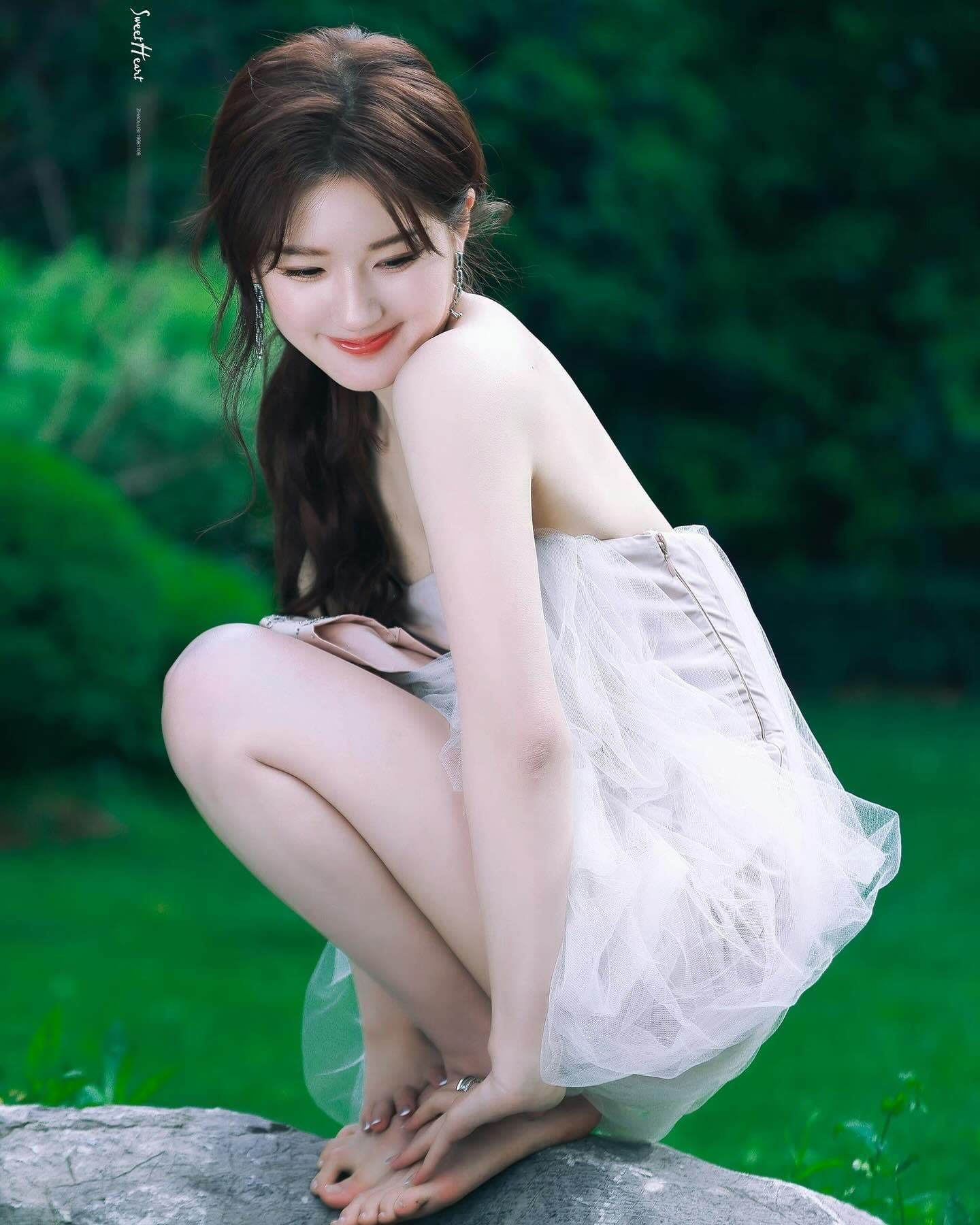 Triệu Lộ Tư khiến 2 ông lớn muối mặt- Ảnh 2. Triệu Lộ Tư khiến 2 ông lớn muối mặt- Ảnh 2.