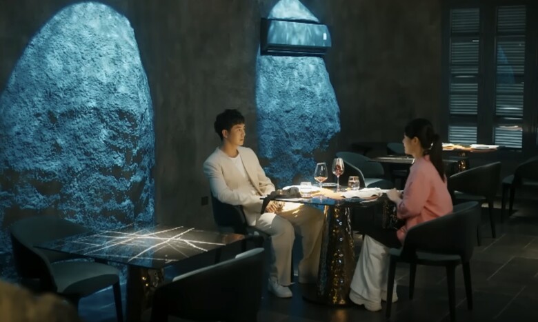 Dũng cho biết mình đã ăn xong từ trước khi Ngân đến.