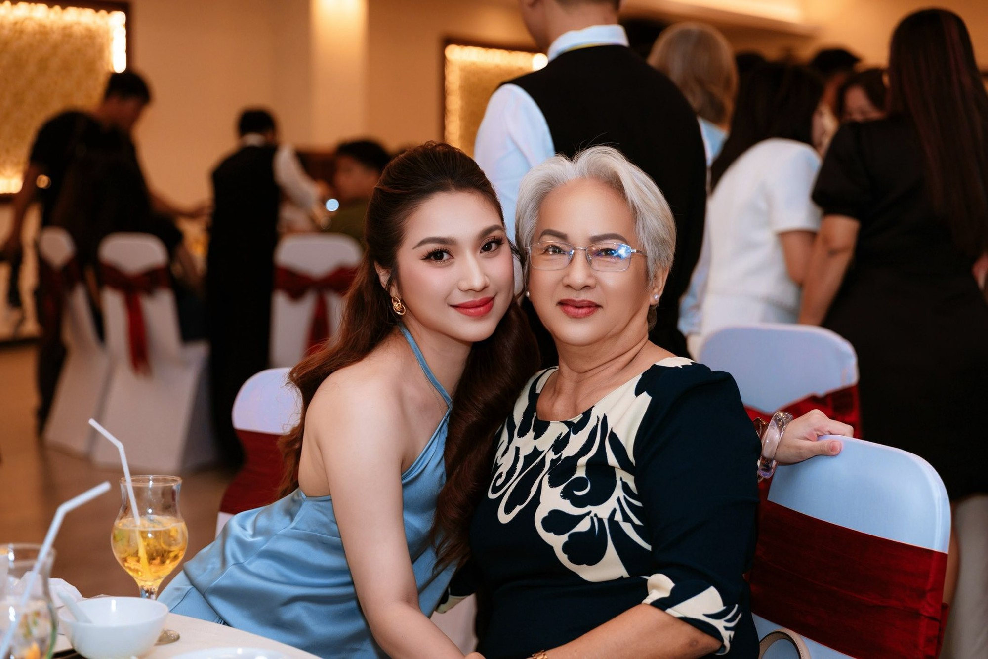 Nữ ca sĩ hủy hôn trước ngày cưới 1 tuần, nhiều đại gia ngàn tỷ vây quanh, 34 tuổi là doanh nhân thành đạt- Ảnh 4.