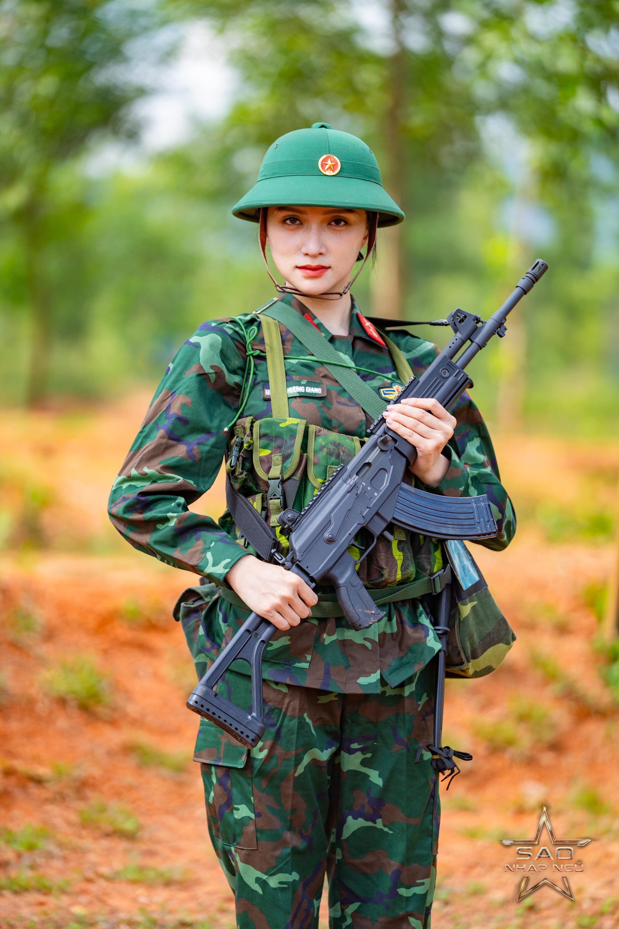 Tập 10 Sao Nhập Ngũ: 1 chiến sĩ bị Hương Giang tương tác bằng mũ cối- Ảnh 2.