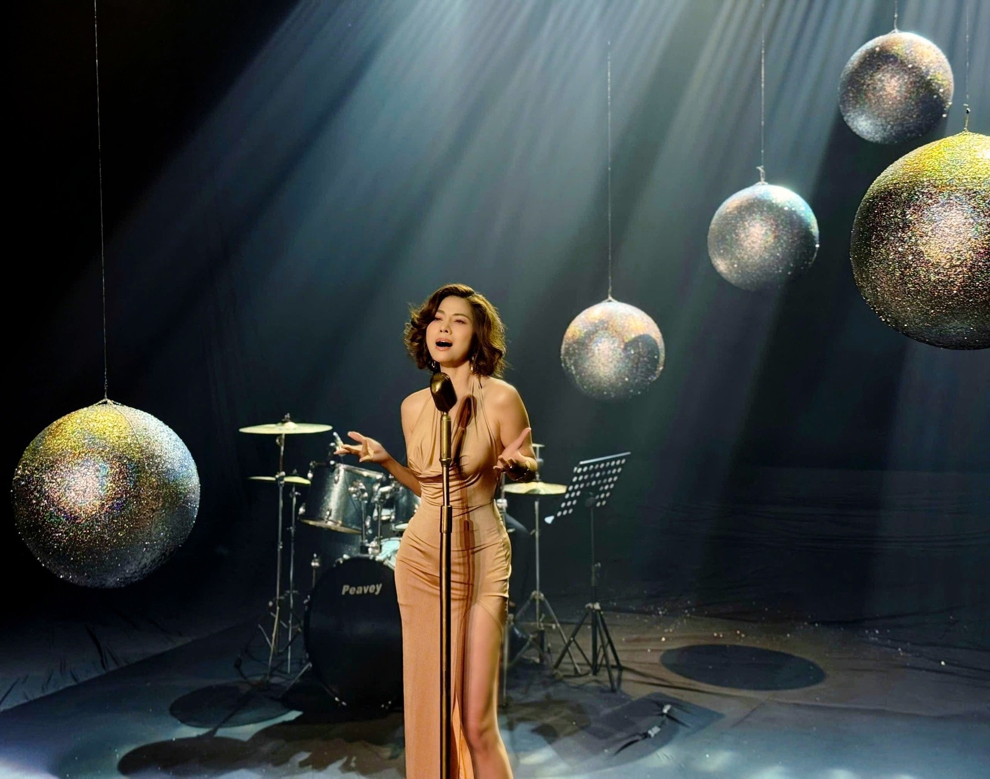 Nữ ca sĩ bị khán giả nhắn tin dạy cách hát: 3 đời chồng, sở hữu 3 biệt thự, 52 tuổi nhiều người theo đuổi - Ảnh 2.