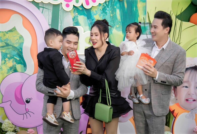 Bộ 3 ồn ào luôn có mặt để ủng hộ nhau trong các sự kiện.