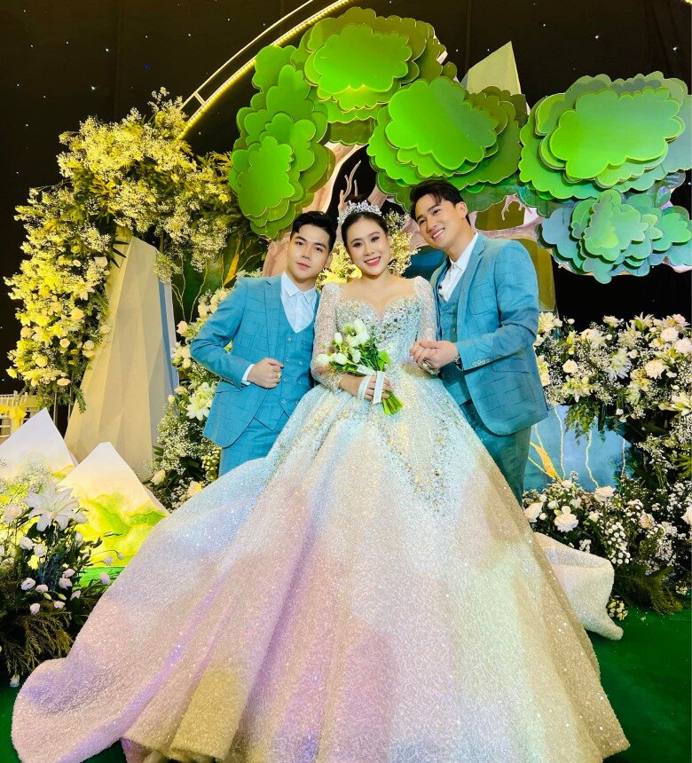 Tình bạn giữa cặp đôi Hà Trí Quang - Thanh Đoàn và Hồ Bích Trâm khiến dân tình ngưỡng mộ.