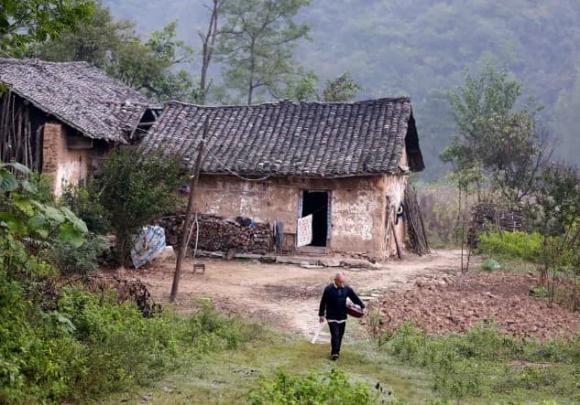 Người có ba mối không thân